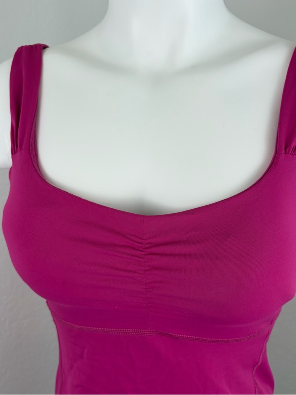 Lululemon Aria Tank II in Raspberry - Picture 4 of 9